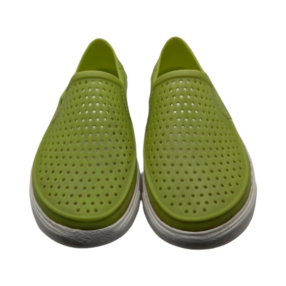 CROCS Other - Crocs Kids Size 11 Green Slip On Clogs Lightweight Water Shoes Unisex